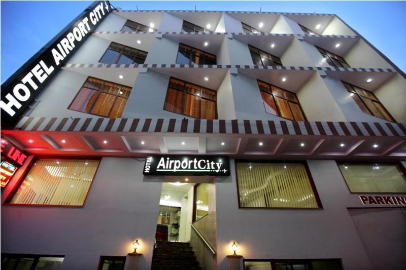 Hotel Airport City Near Delhi International Airport New Delhi Buitenkant foto